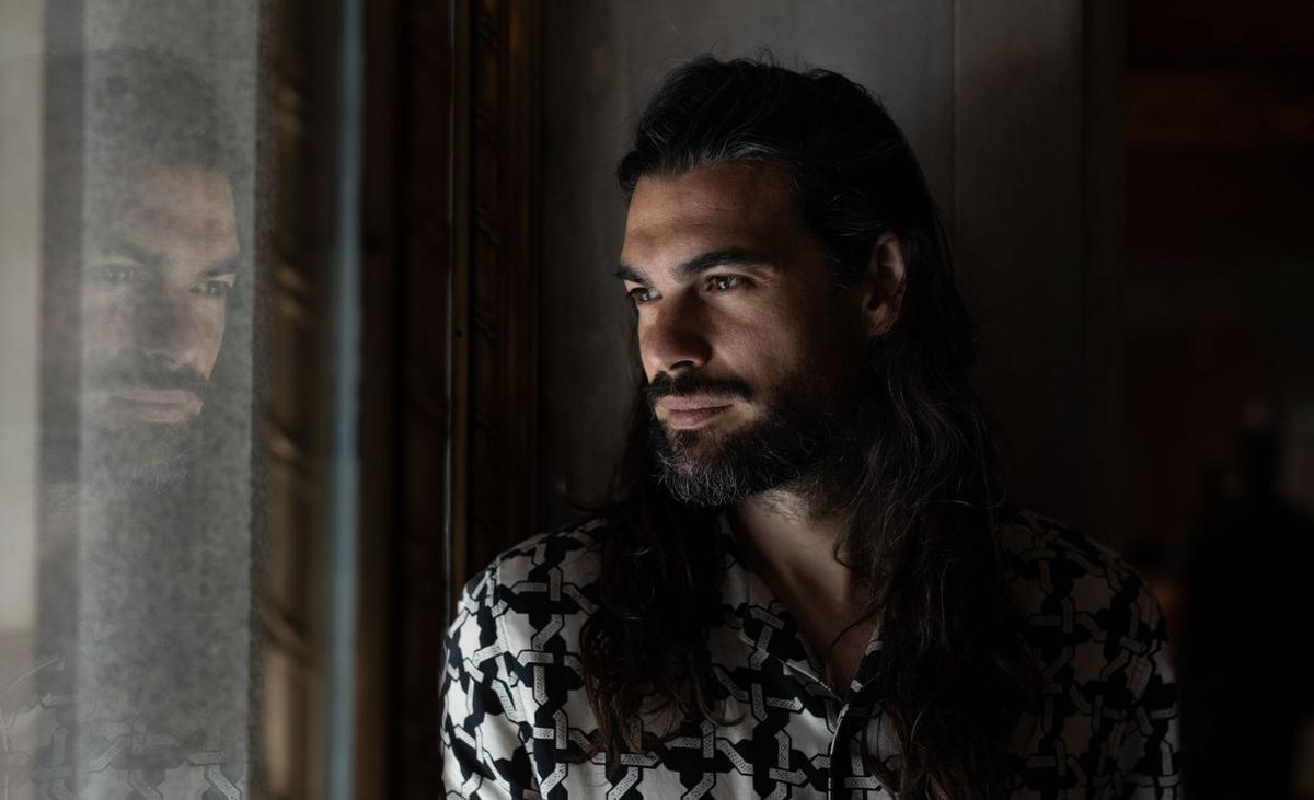 Oliver Laxe: "El techno i l’islam et poden proporcionar un estat de trànsit" Oliver Laxe: "El techno i l’islam et poden proporcionar un estat de trànsit"