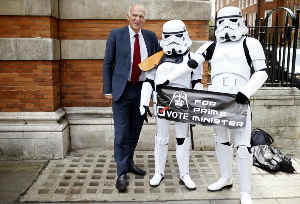 «Stormtroopers» demanen el vot a favor de Darth Vader al Regne Unit