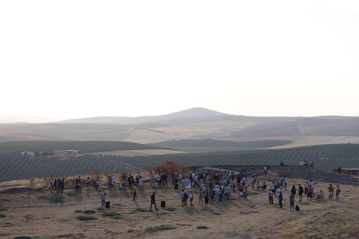 El eclipse solar deja imágenes únicas desde el enclave arqueológico de Ategua en Córdoba