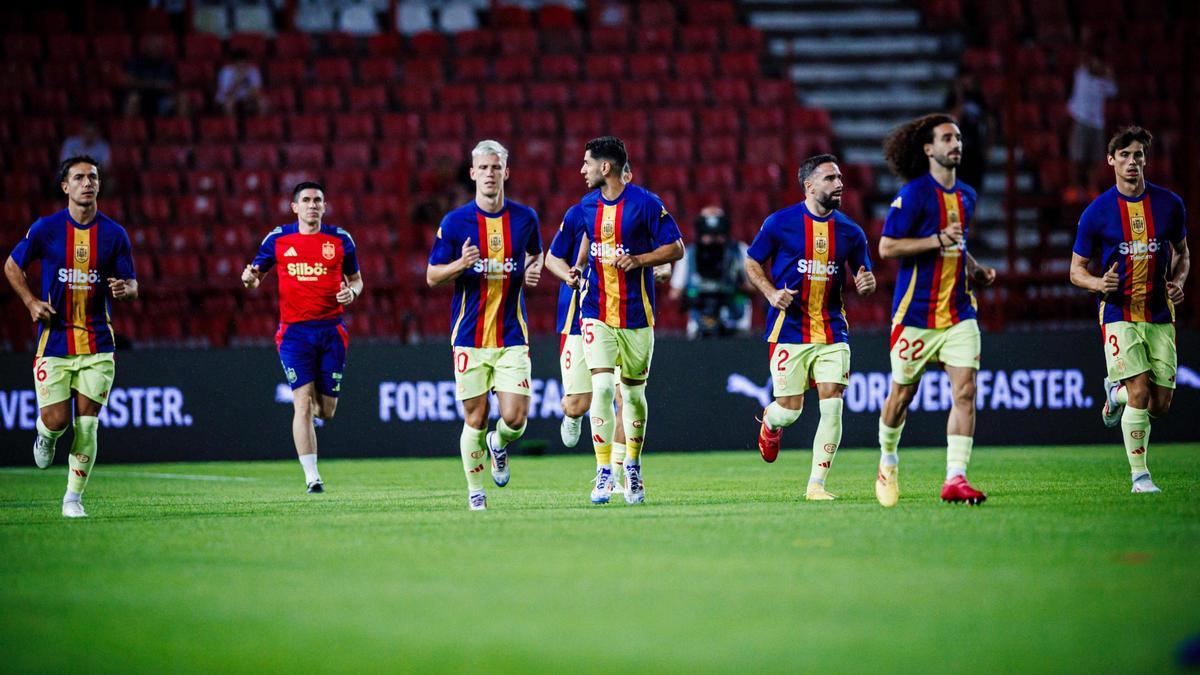 La selección española, durante el calentamiento en Belgrado