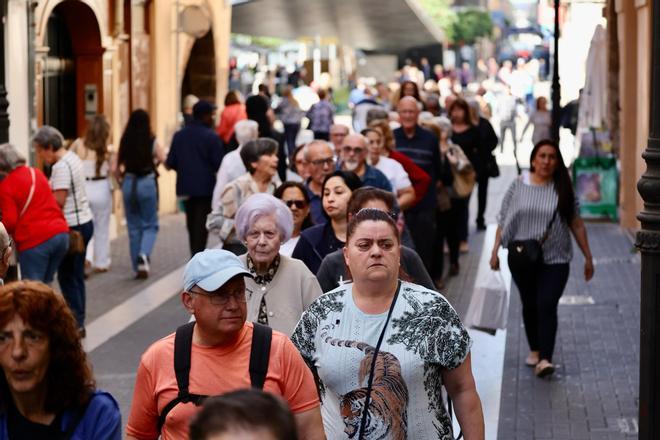 Colas por el reparto de los 'llibrets de festes' de Sant Pasqual en Vila-real