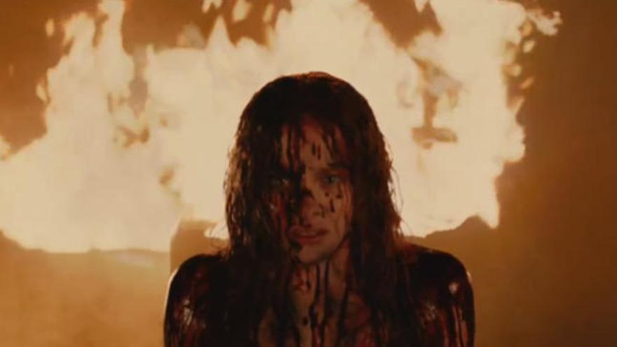 Carrie White, totalmente ensangrentada