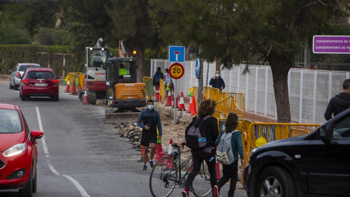 Difícil acceso aun colegio de Alicante