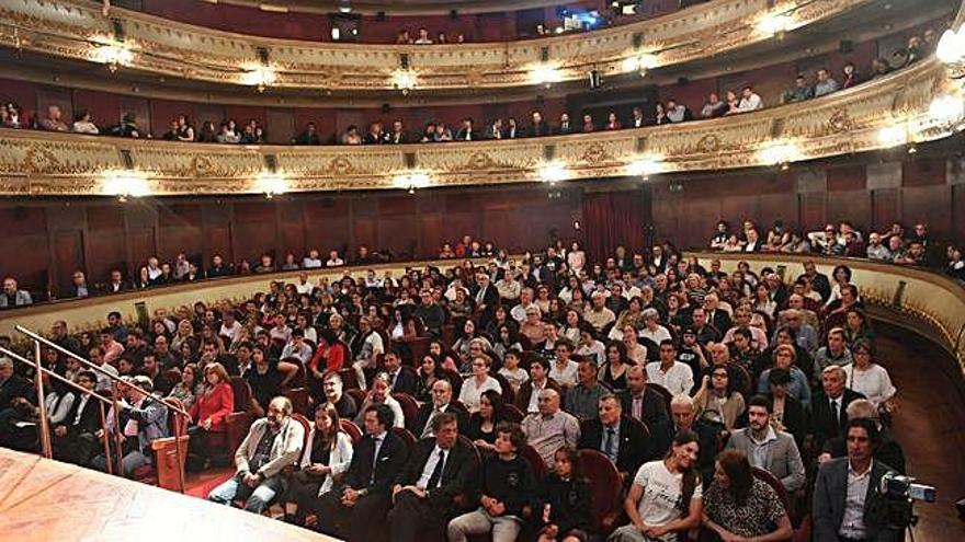 Vista general del público que el año pasado llenó el teatro Rosalía, en el que se celebró la primera edición de la Gala do Deporte da Coruña e a súa Comarca.