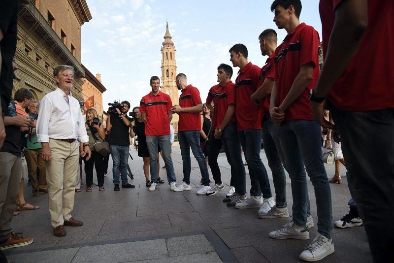 Recorrido turístico del Basket Zaragoza por la capital aragonesa