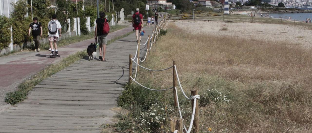 Zona dunar de Rodeira protegida por el Concello para su regeneración. |   // S.Á.