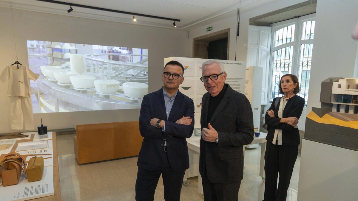 El conselleiro José González y el arquitecto David Chipperfield, en Casa RIA.