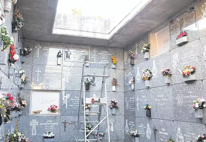 La falta de lápidas se debe a un robo en el cementerio de Cáceres