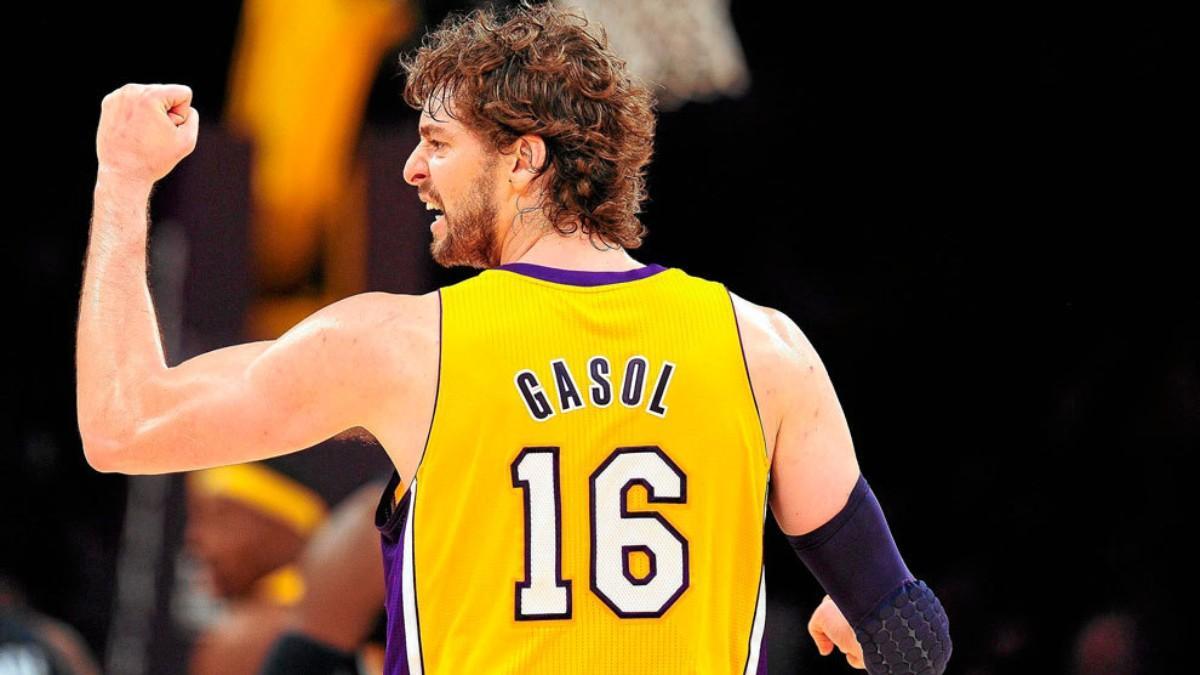 Gasol, con su icónico 16 de los Lakers