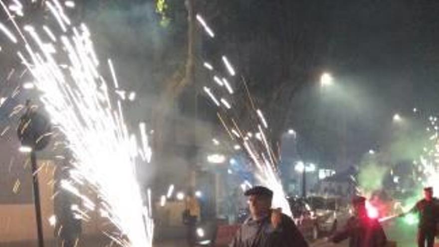 La Passejà llena de luz y truenos las calles de Quart