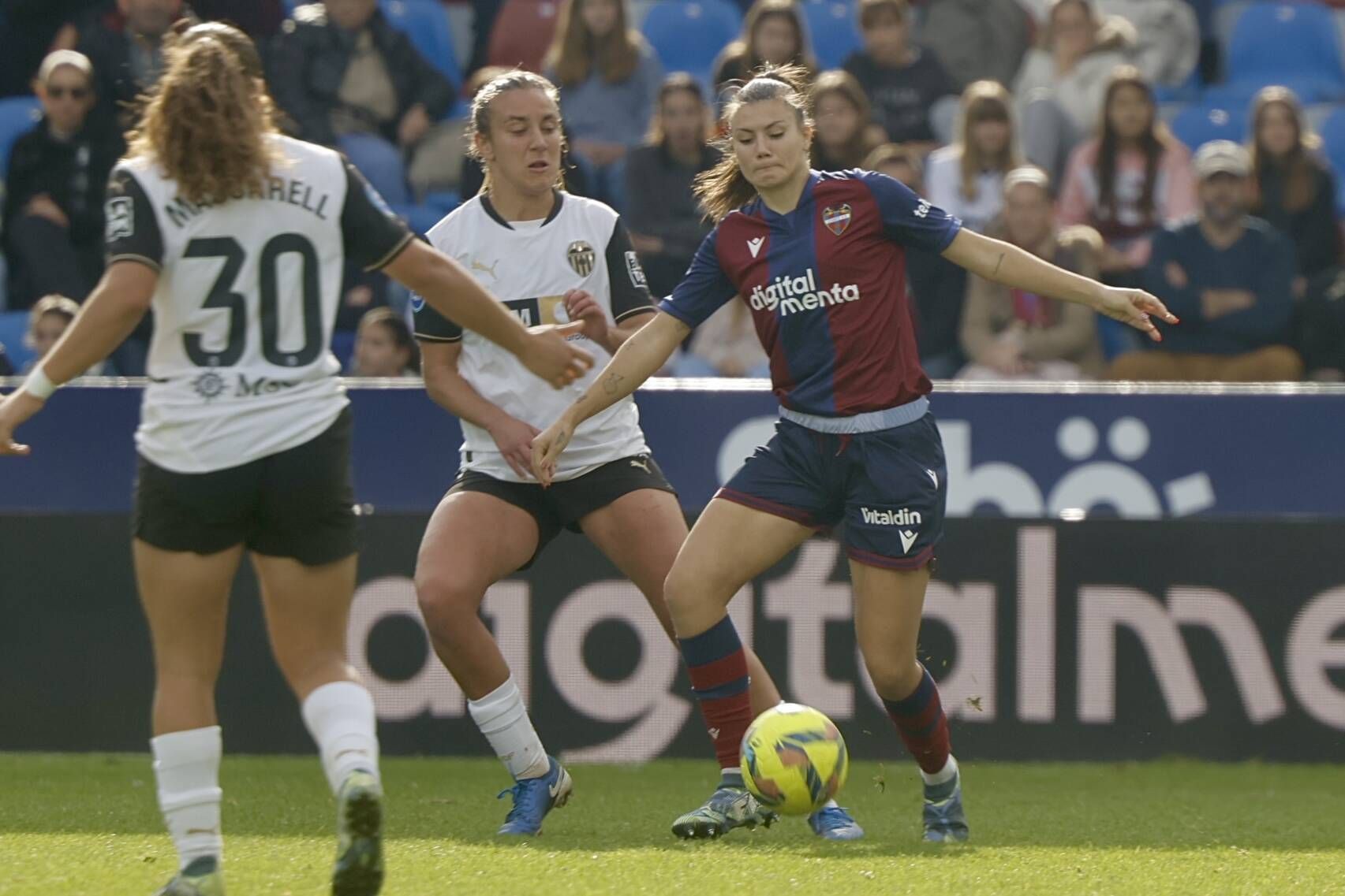 Las mejores fotos del Levante - Valencia de LaLiga F