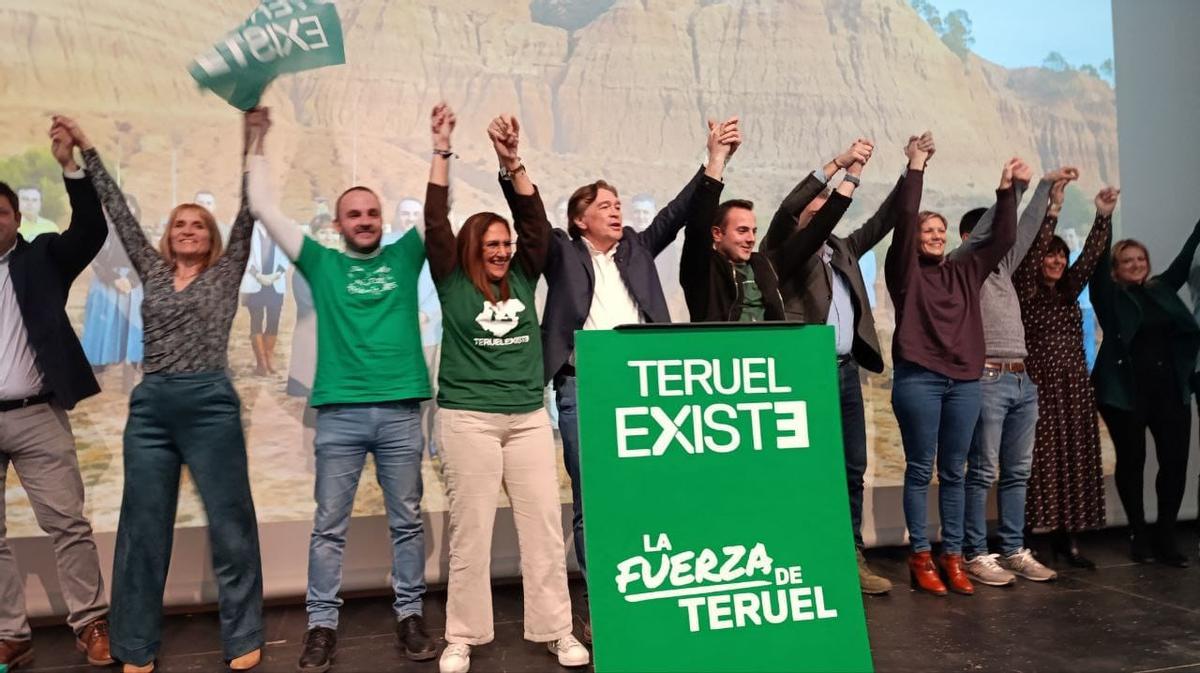 El candidato de Aragón-Teruel Existe, Tomás Guitarte, en el cierre de campaña.