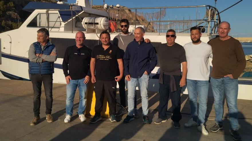 Los últimos pescadores artesanales de la Marina Alta, ayer, en el puerto de Xàbia.