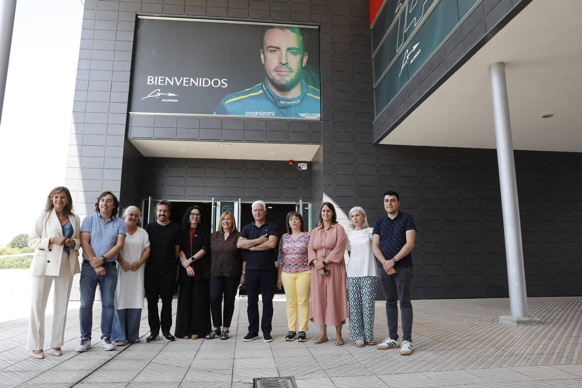 El piloto de Fórmula 1 Fernando Alonso presenta su nuevo circuito indoor de karting en La Morgal (Llanera)