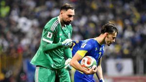 Donnarumma (izquierda), en el partido de Italia en Bosnia.
