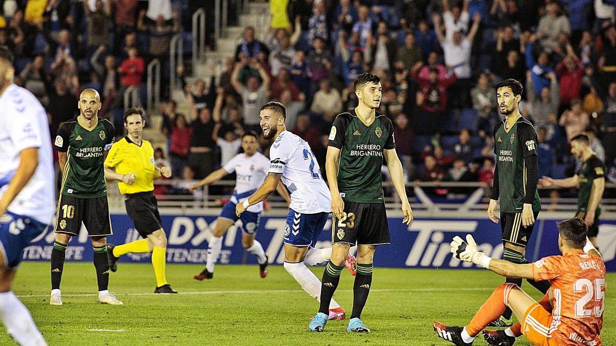 Sipcic celebra el gol anotado contra la Ponferradina el 8 de marzo de 2020, último partido con público.