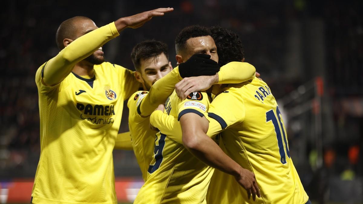 Los jugadores del Villarreal celebran el tanto del triunfo ante el Rennes