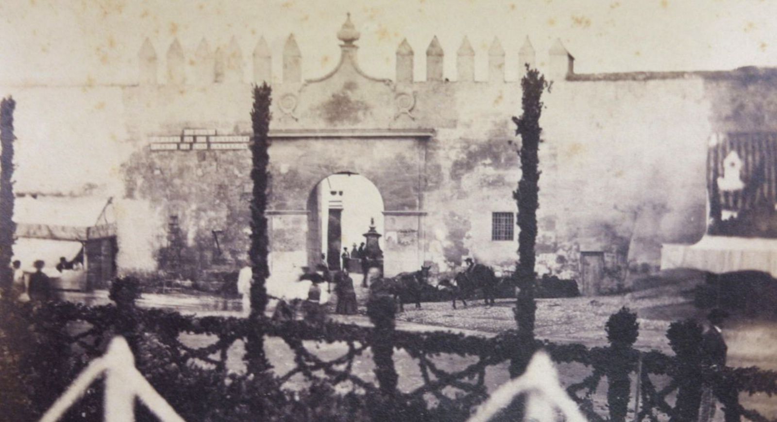 Vista de la desaparecida Puerta de los Gallegos.