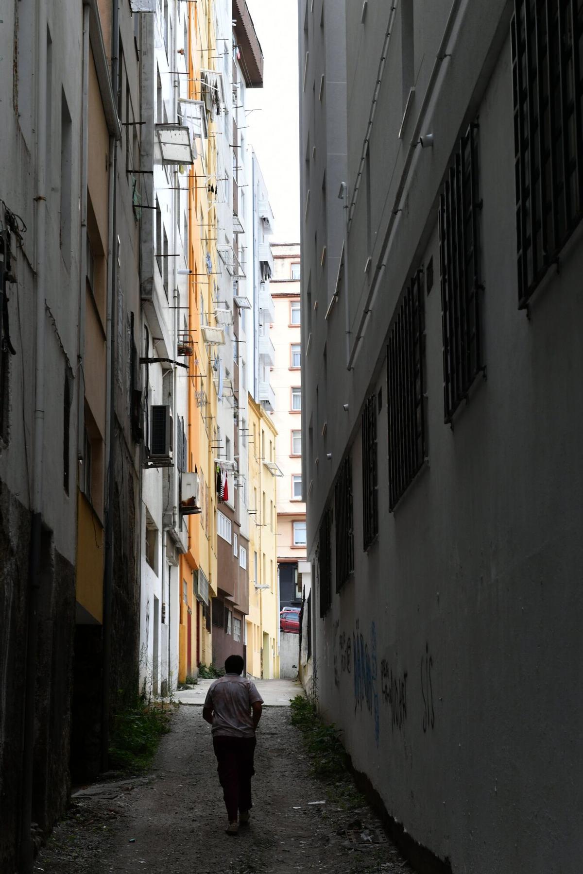Callejón de Cristales, un corredor atrapado entre dos calles y un nuevo edificio.