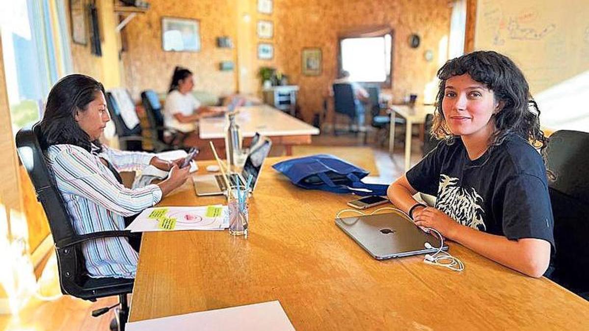 La artista plástica y música Yas de Luaces en Senderiz.