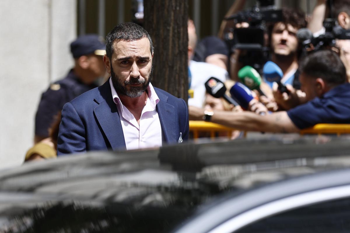 El comisionista Víctor de Aldama tras saber este lunes que el Tribunal Supremo le suspende la pena impuesta.