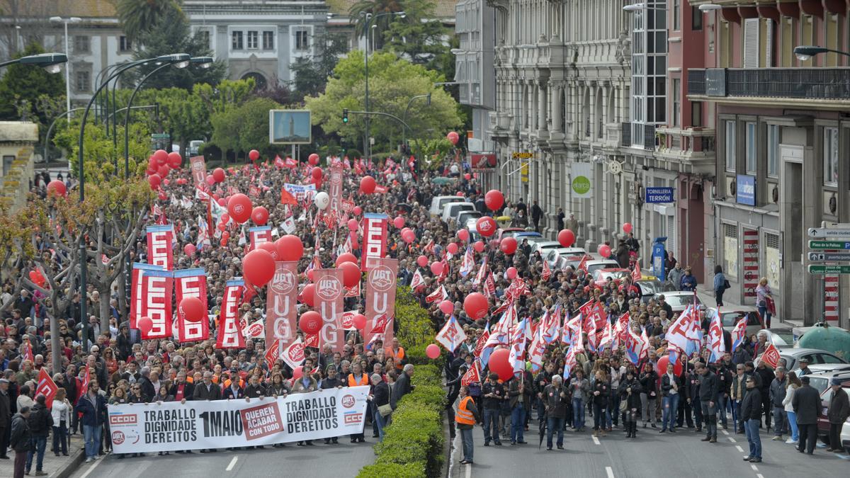 Manifestación conjunta de CCOO y UGT en una celebración del 1 de mayo en A Coruña.