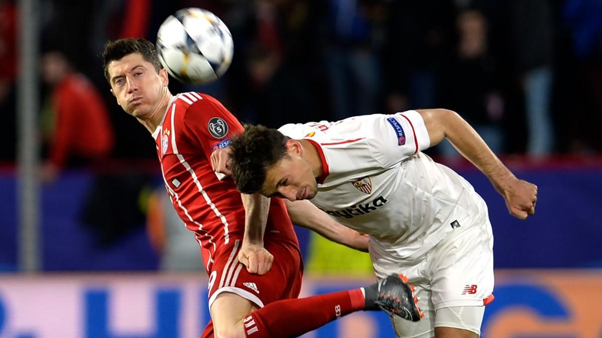 Lewandowski enfrentándose al Sevilla en 2018 con el Bayern de Múnich