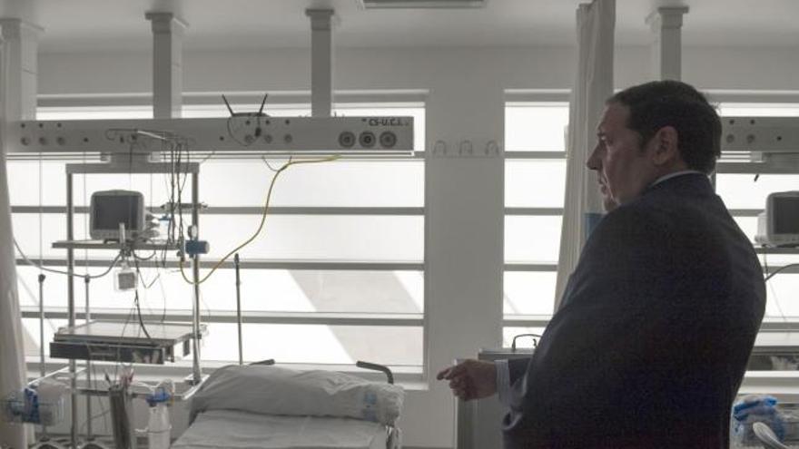 Antonio María Sáez en el área de urgencias del Hospital benaventano.