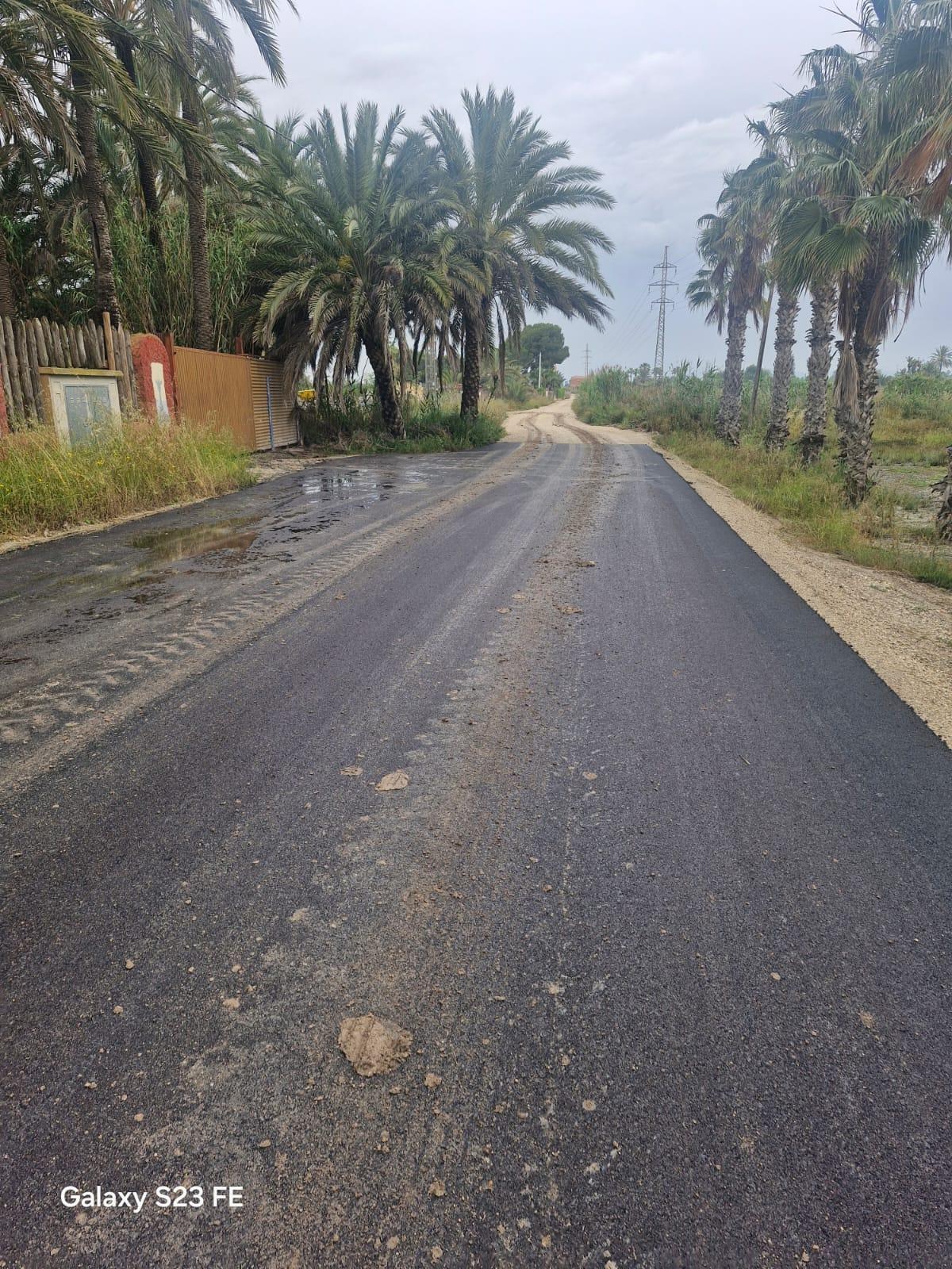 Parte del camino de Elche recién asfaltada