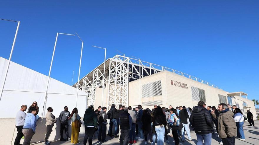 Apenas 186 candidatos para más de 200 plazas de taxista en Ibiza: "Nos quedamos cortos"