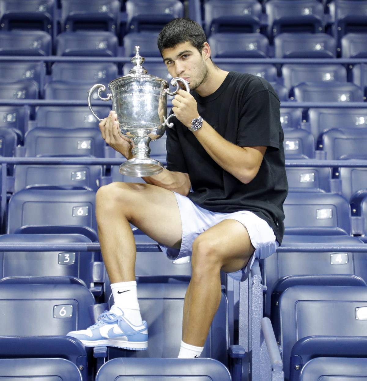 Carlos Alcaraz lidera el ranking de ganancias de la ATP en 2022.