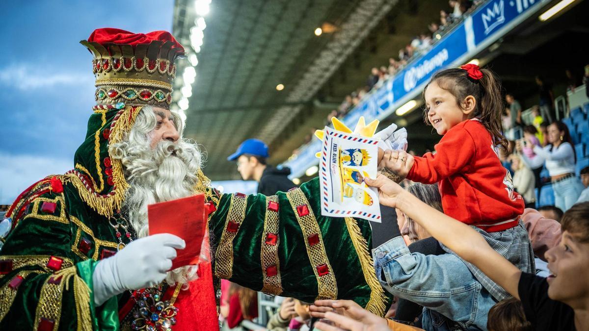 Los Reyes Magos en el Estadio Heliodoro Rodríguez López, archivo.