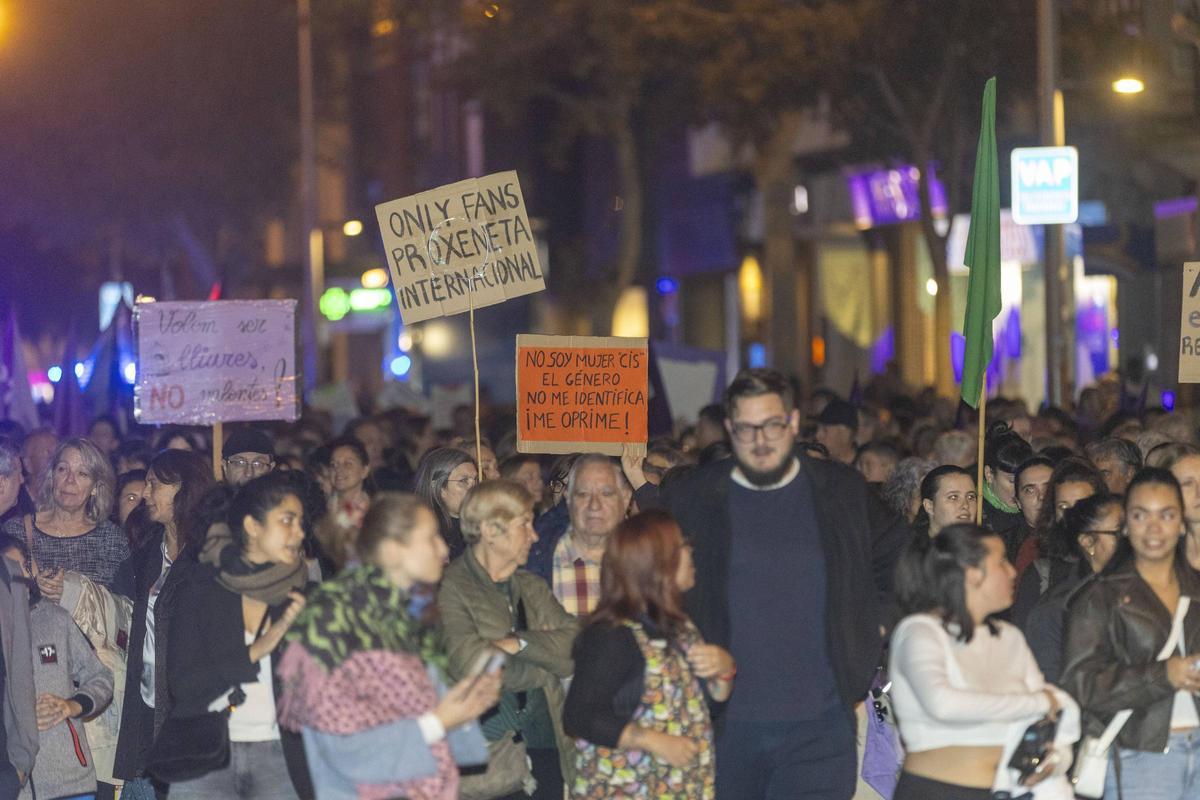 FOTOS | Manifestación del 25N en Palma convocada por el Moviment ...