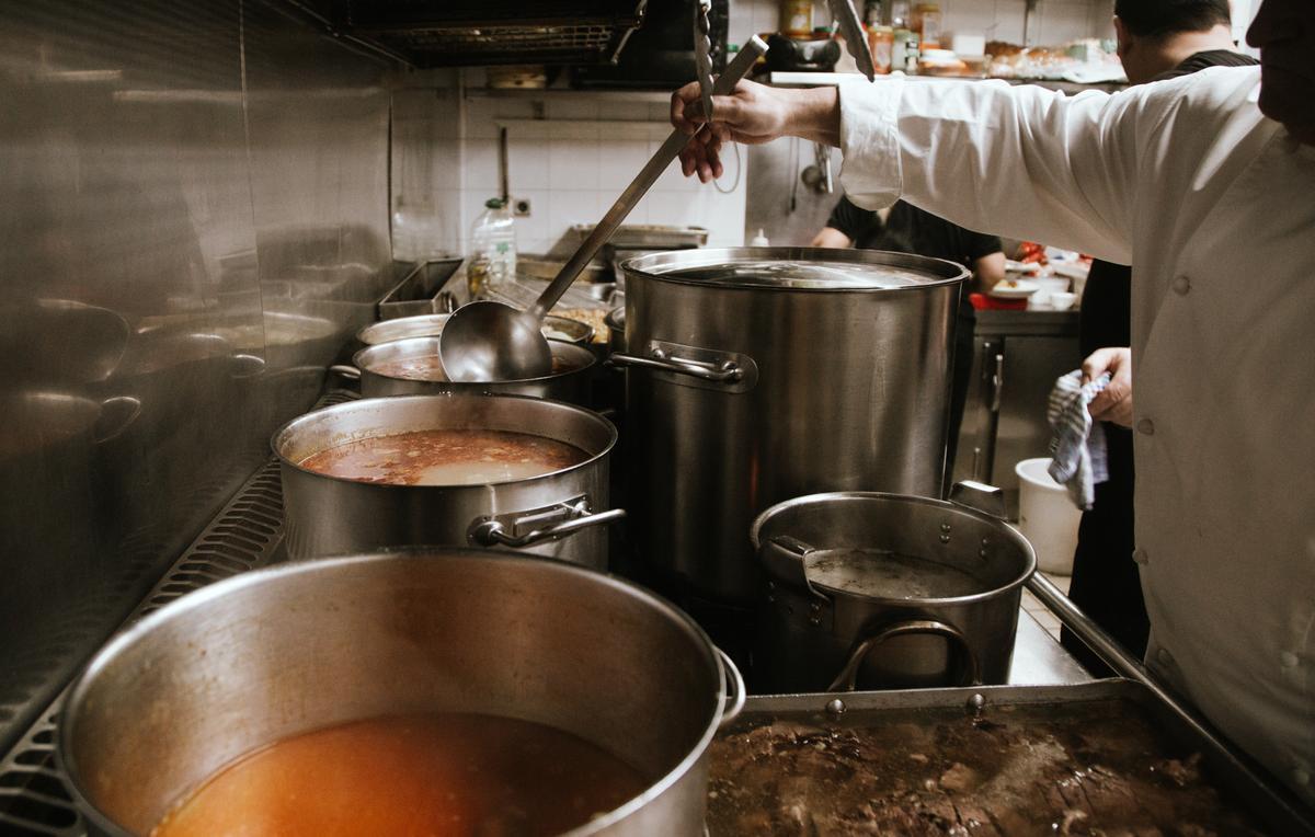 Antonio Cosmen, en la cocina.