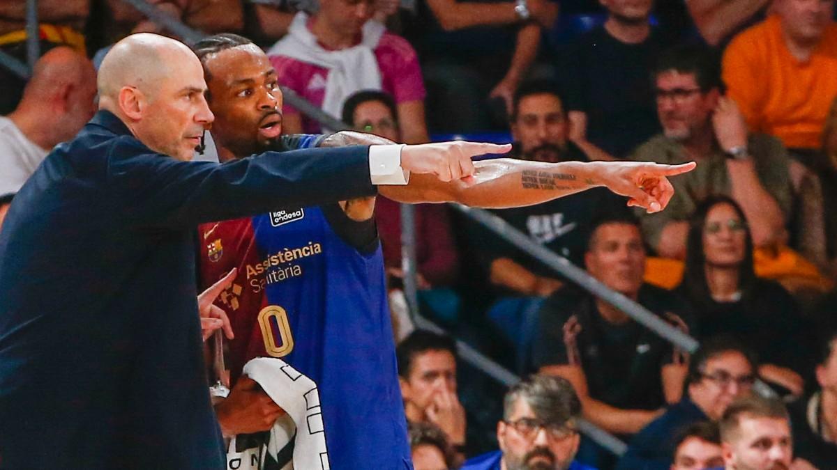 Kevin Punter, junto a Joan Peñarroya, en el partido ante Valencia Basket