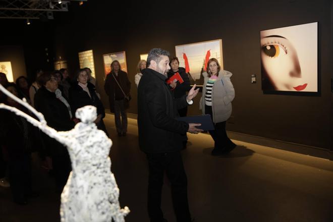 Reconocimiento a las artistas que no salen en los manuales: el comisario de la exposición "13 creadoras" presenta un libro con la Alcaldesa sobre el arte femenino español del siglo XX (en imágenes)