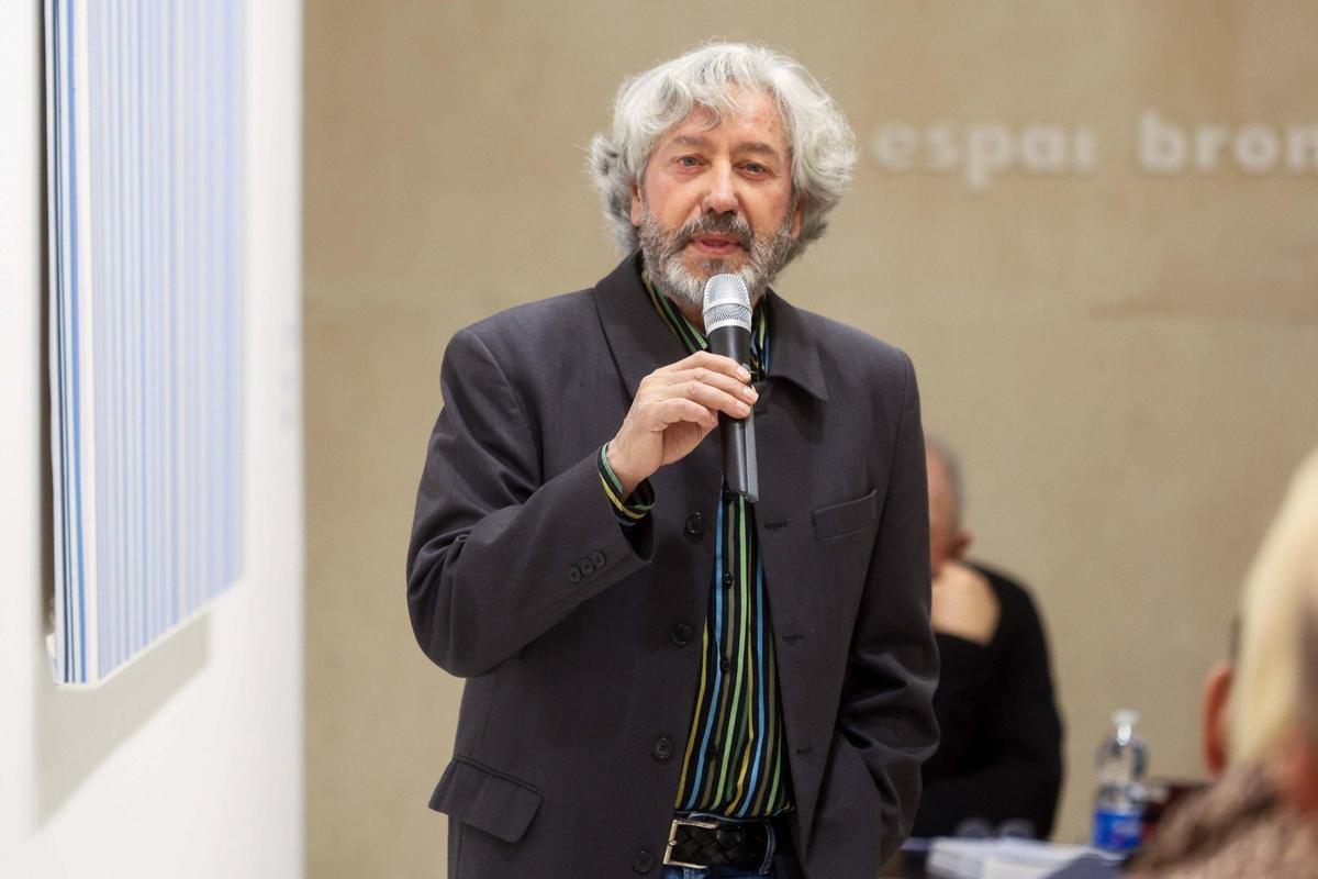 Pedro María Asensio presenta su reflexión crítica sobre el urbanismo de Ibiza en el Coaib Pedro María Asensio presenta su reflexión crítica sobre el urbanismo de Ibiza en el Coaib