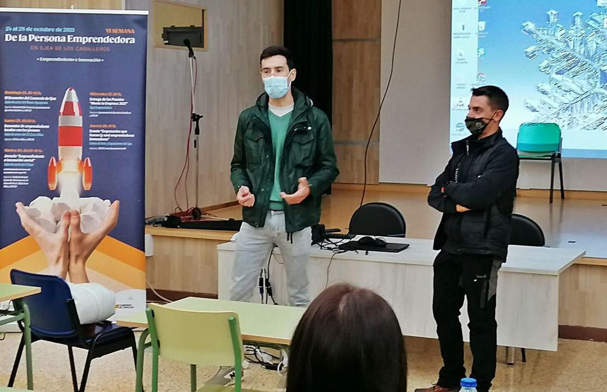 Los impulsores de Alcar Bikes contaron su experiencia. |