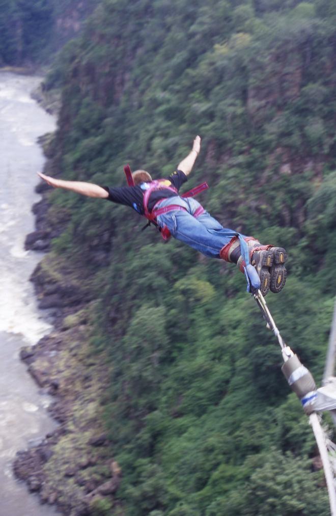 Bungee jum en las Cataratas Victoria