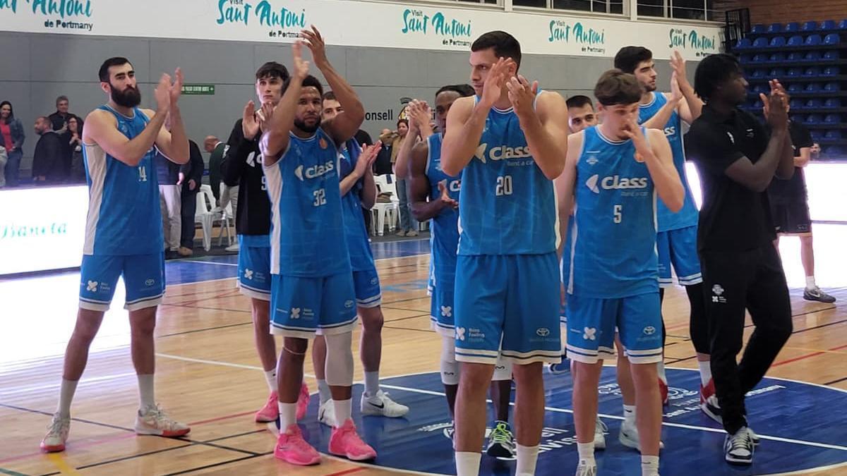 La plantilla del Class Basquet agradeciendo a su afición
