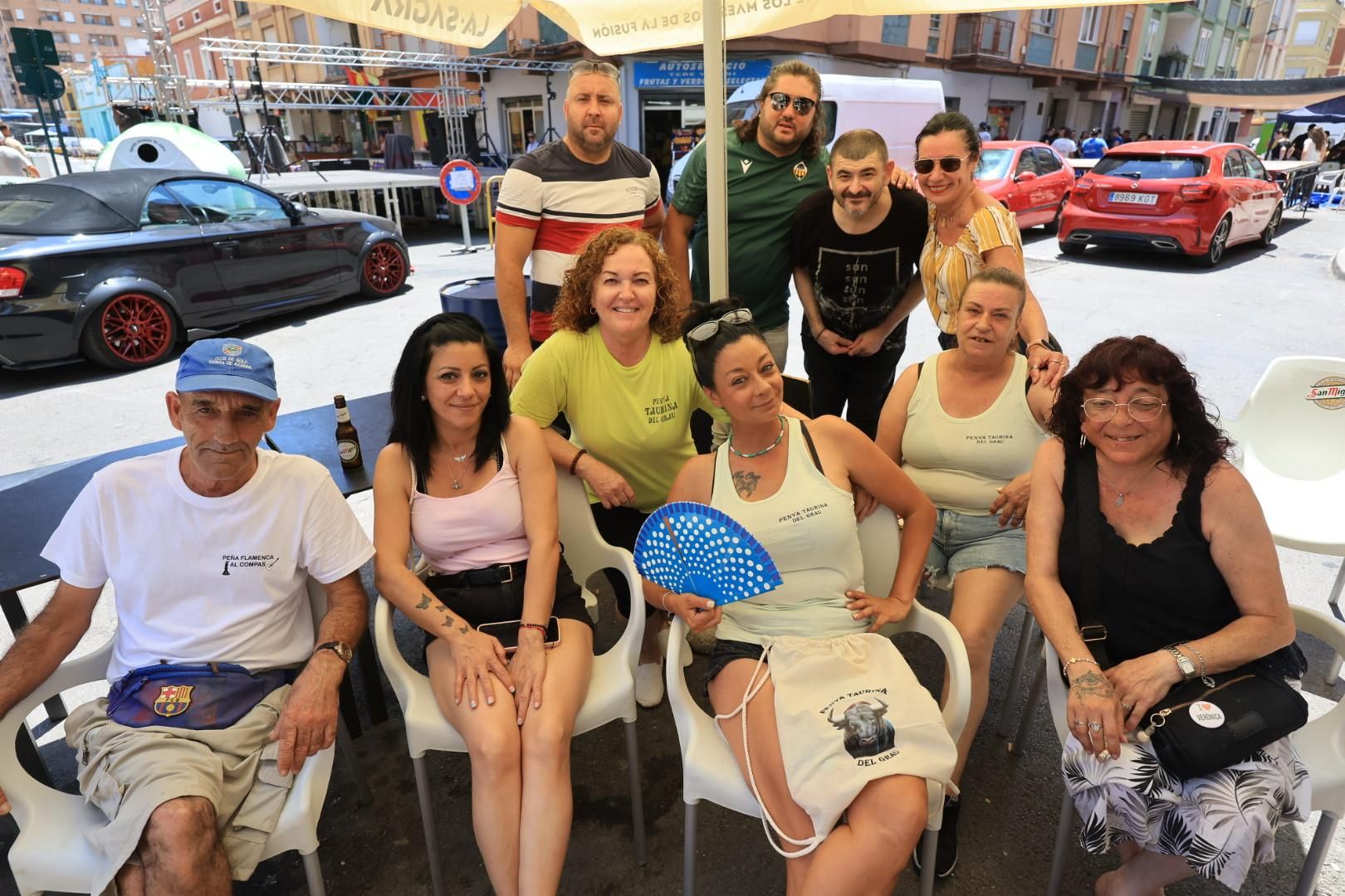 Las collas llenan de color las calles del Grau por Sant Pere