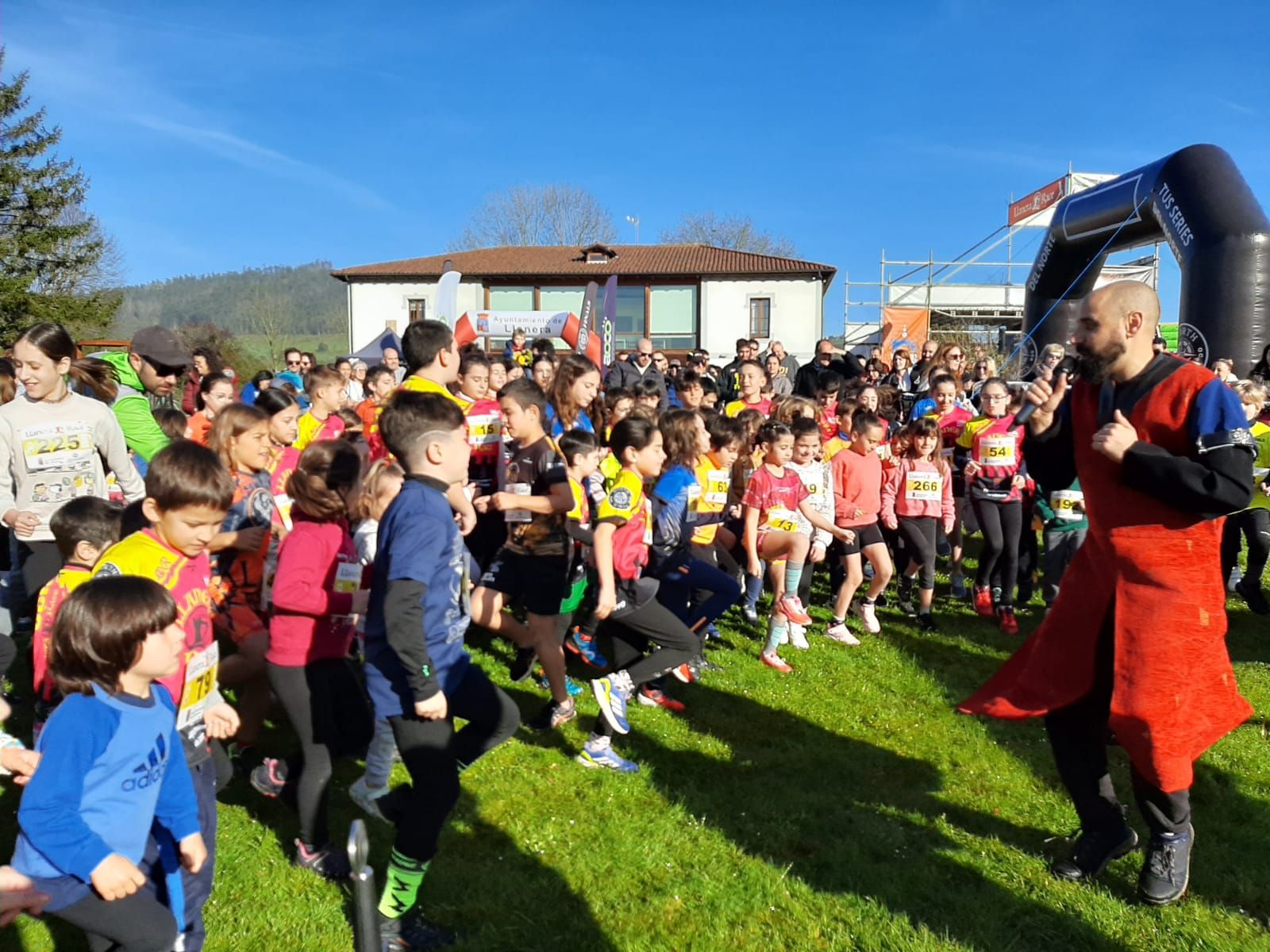 La Llanera Race, en imágenes: así ha sido la multitudinaria carrera de obstáculos