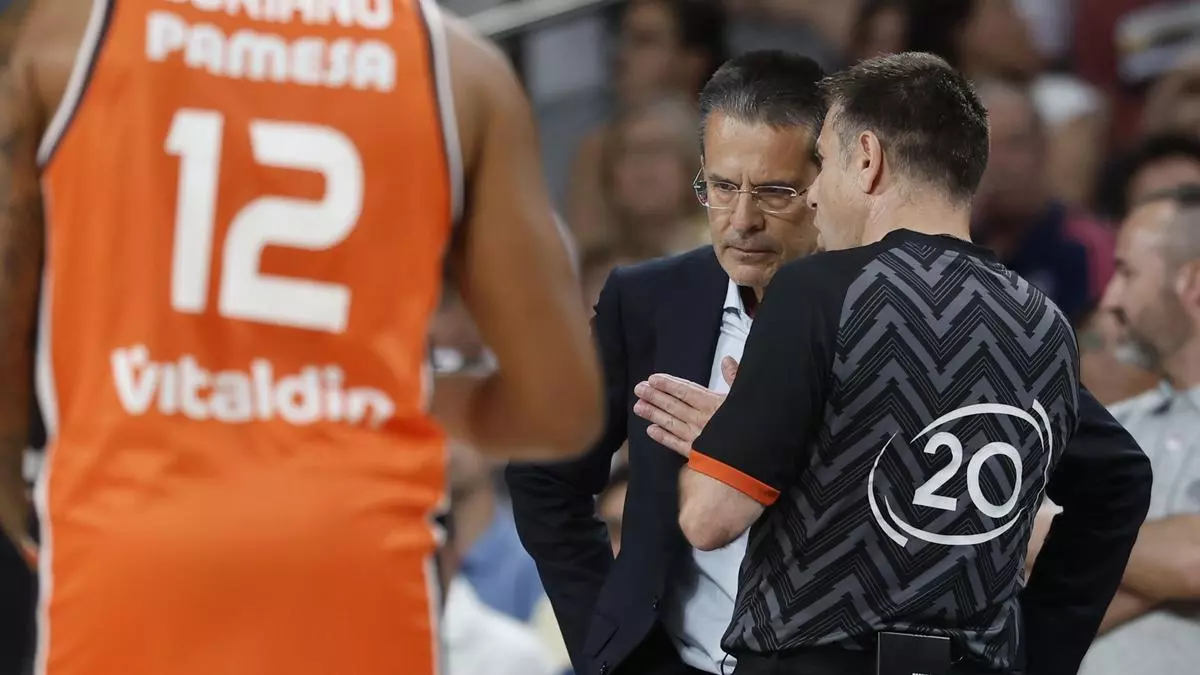 Pedro Martnez, "quemado" con el arbitraje: "El final del partido ha sido un despropsito
