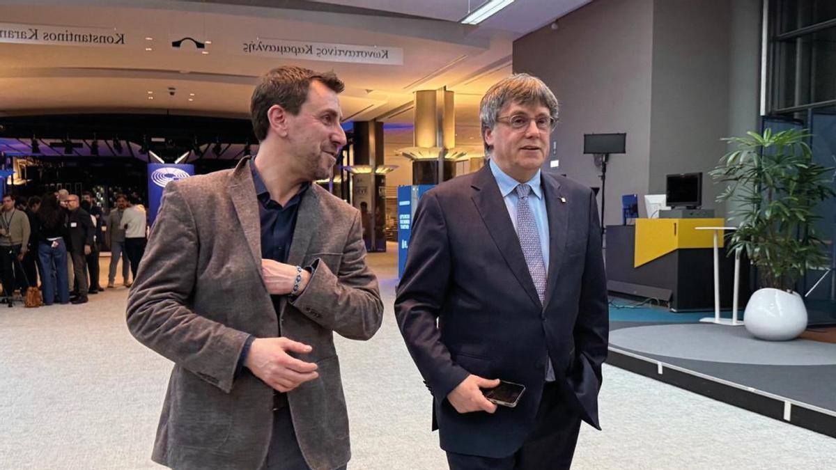 Toni Comín y Carles Puigdemont este jueves en el Parlamento Europeo.