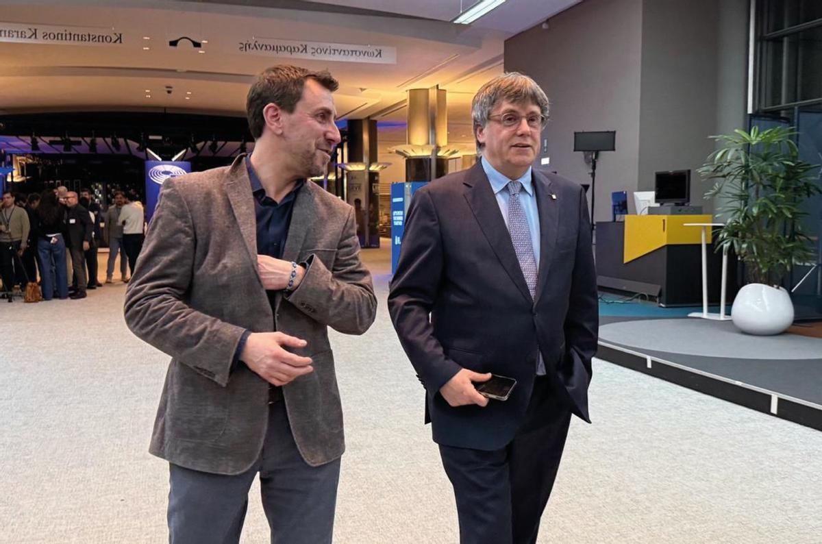 Toni Comín y Carles Puigdemont este jueves en el Parlamento Europeo.
