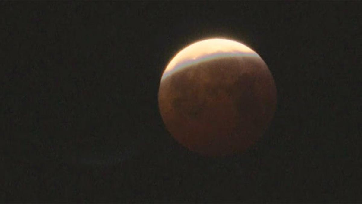 La superluna de sangre se ha visto en España y toda América