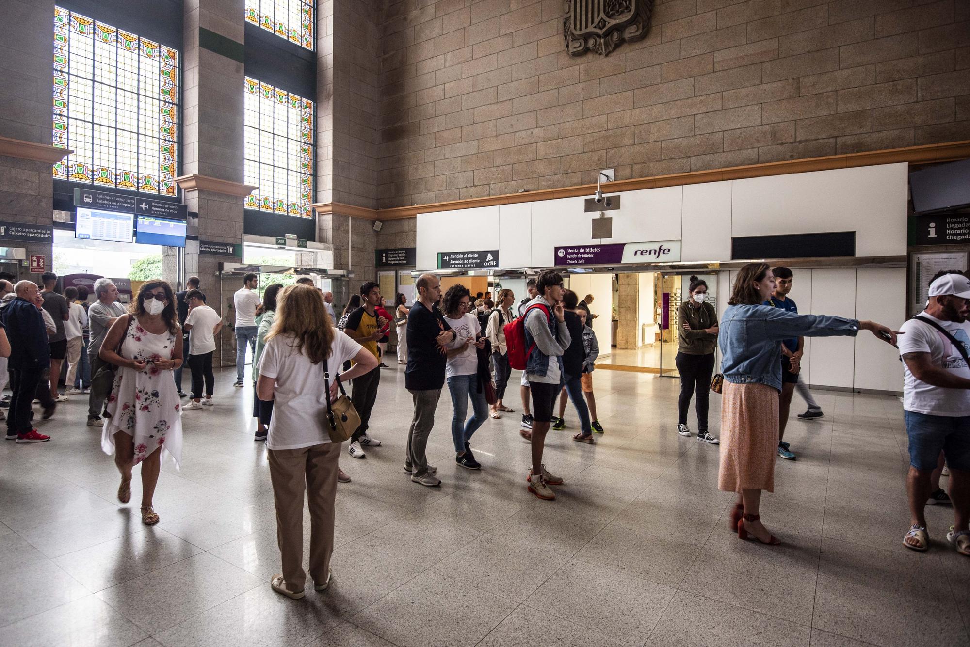 Colas en Galicia y colapso del sistema el primer día de los abonos gratuitos de Renfe