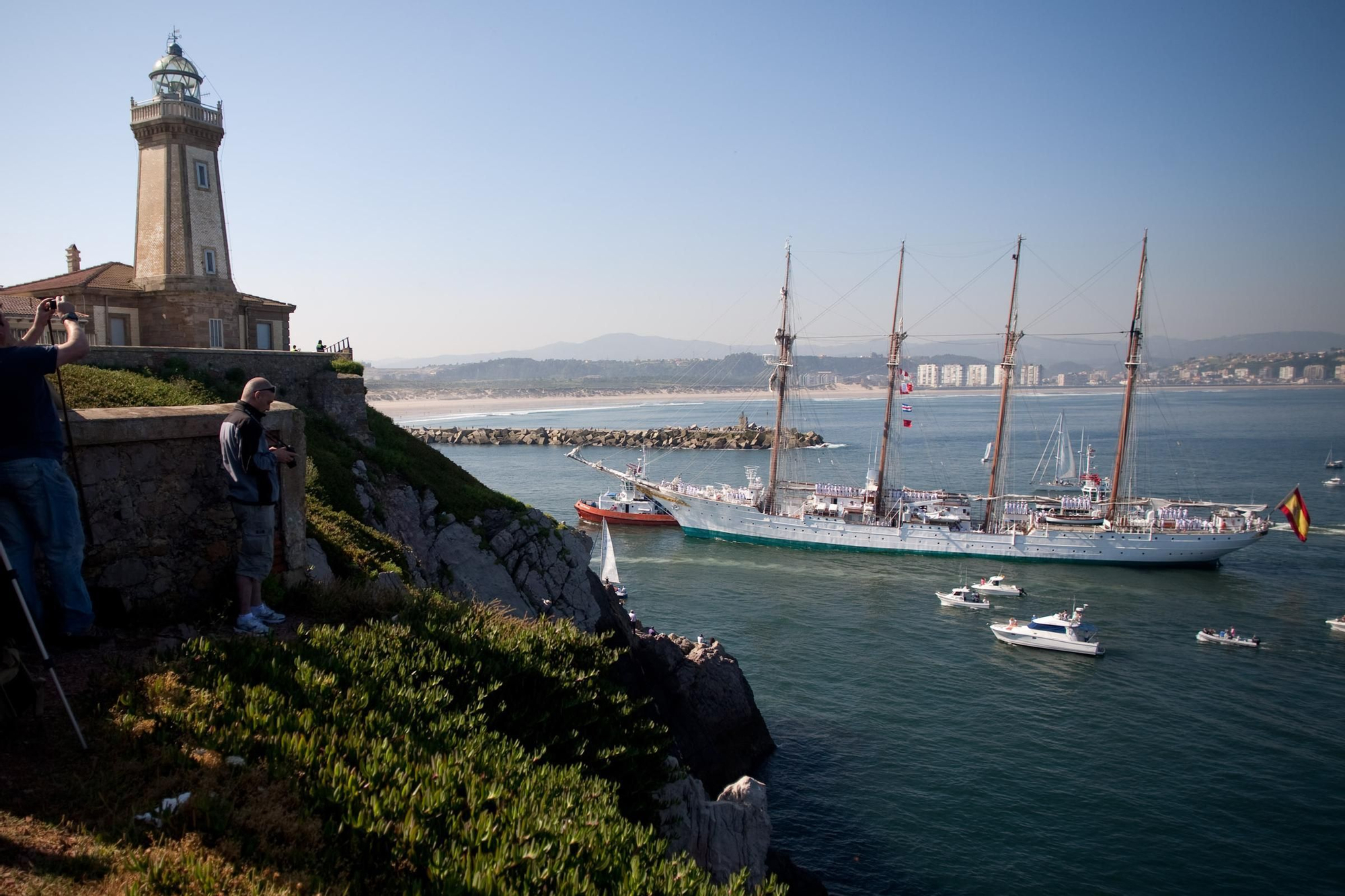 En imágenes: Así fue la última visita del Juan Sebastián Elcano a Asturias, en 2013 y a Avilés
