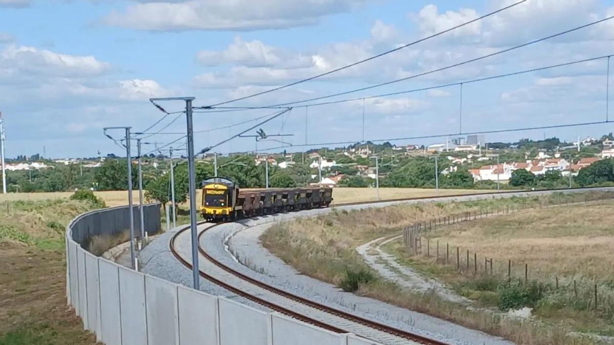 Portugal ultima su primera línea de Alta Velocidad hacia España: los trenes con los últimos materiales ya circulan por ella