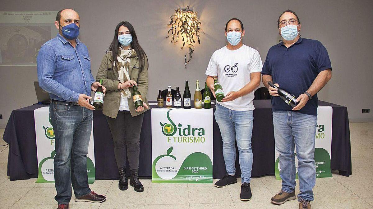 Lagareros de A Estrada, junto a Haritz Rodríguez (segundo por la izda), de Ciderlands.